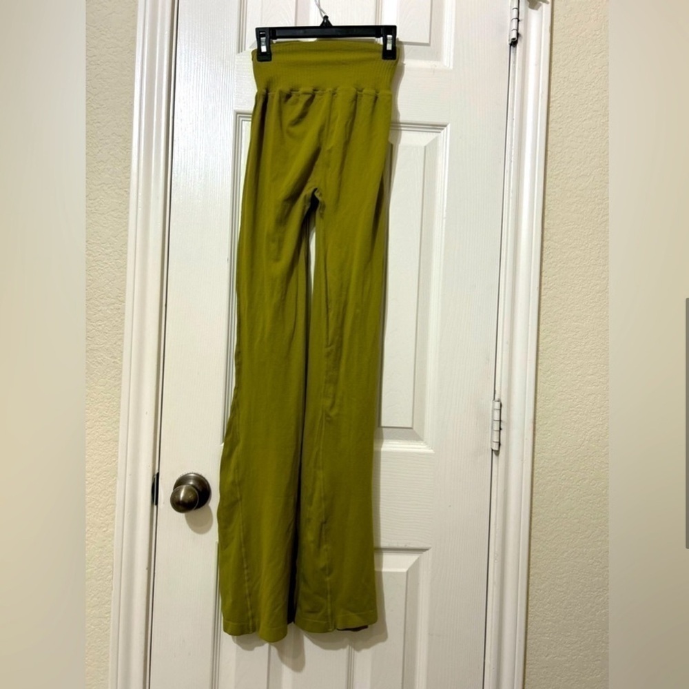 ✨ Free People Good Karma Flare Leggings – Olive Green – Size XS/S🧘♀️ - Picture 5 of 10